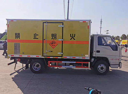 宁武爆破器材运输车技术升级与安全合规新趋势